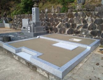 砕石入れ転圧後ベースコンクリート打設