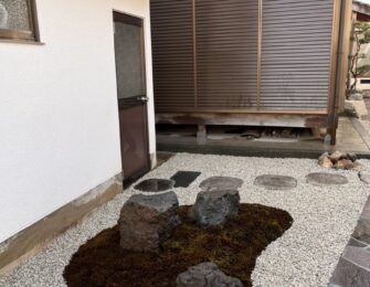 こちらも既存のムシ石を移設