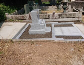 奥行きの広い墓地です