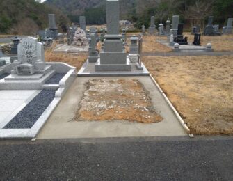 豊岡市の霊園へ建立工事です