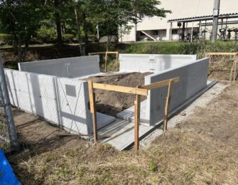 新墓地へコンクリート擁壁の設置